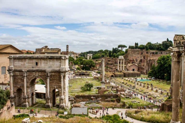 Palatino Tepesi: Roma’nın Kalbindeki Efsanevi Tepe!