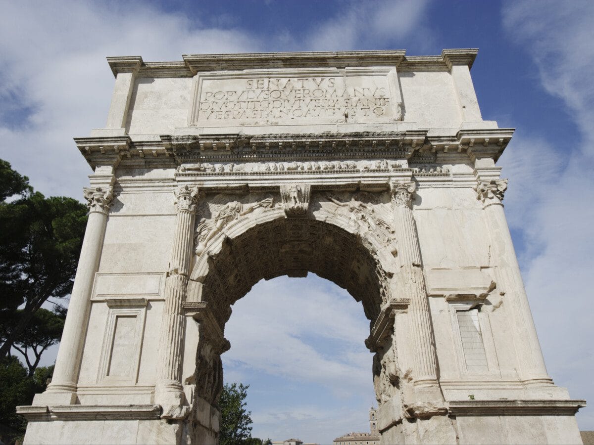 Titus Zafer Takı, Roma Forumu