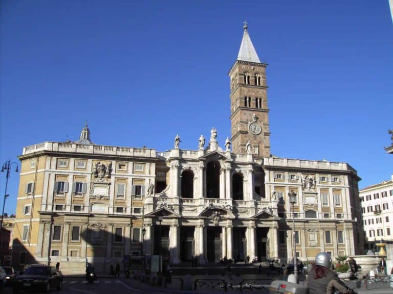 Santa Maria Maggiore Bazilikası: Yaz Günü Kar Yağan Tepe