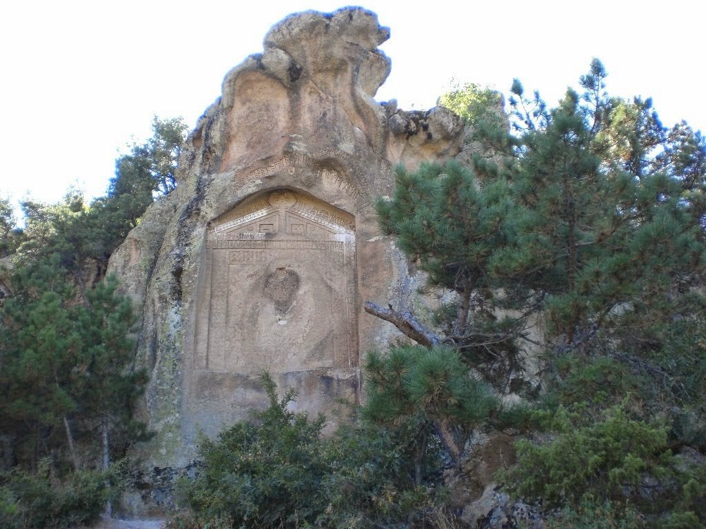 Küçük Yazılıkaya ( Areyastis Anıtı ), Eskişehir