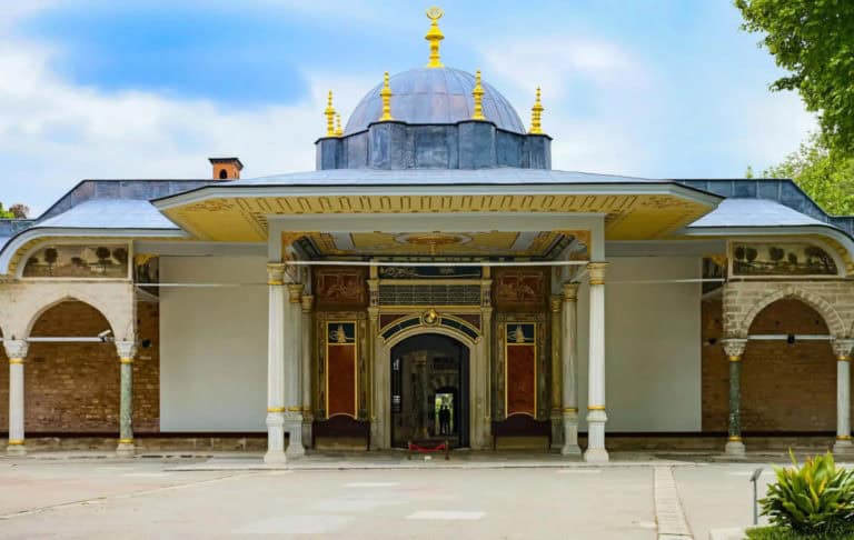 Topkapı Sarayı 2. Avlu: Osmanlı’nın Kalbine Açılan Kapı