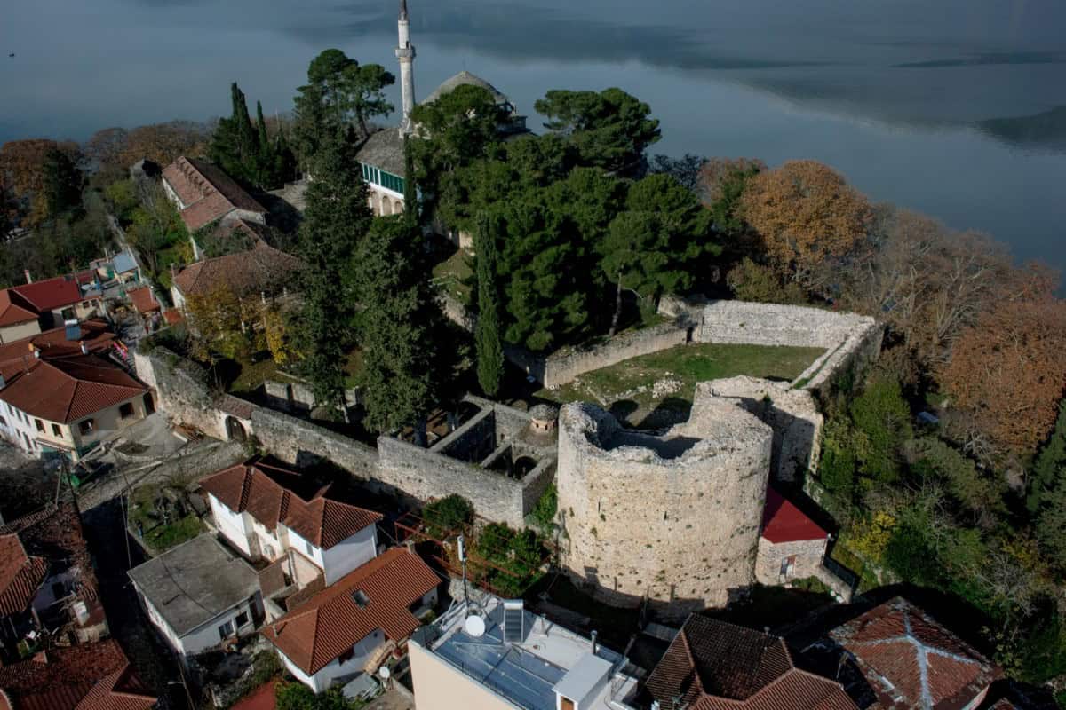 Yanya Kalesi surları