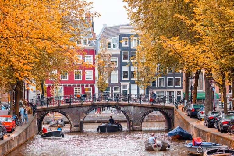 Amsterdam’da Tekne Turu: Kanallar Üzerinden Şehri Görmek