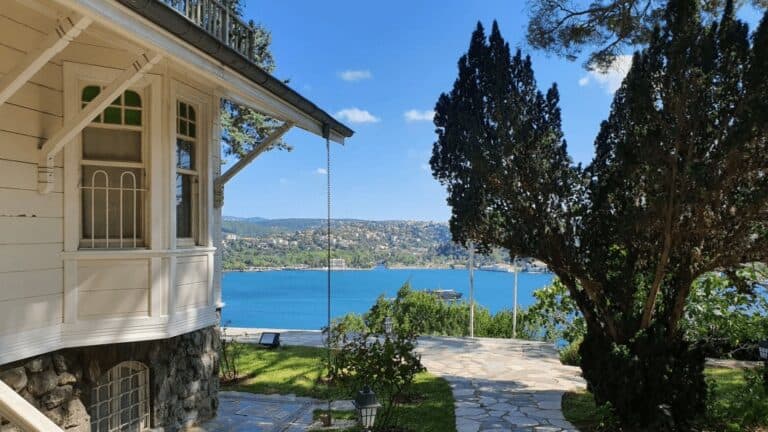 Aşiyan Müzesi: Boğaz’a Nazır Bir Şairin Evi