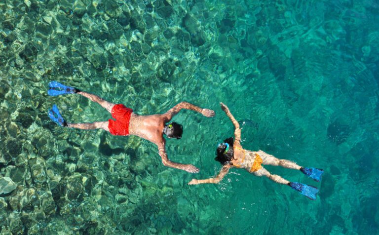 Rhenia Adası Gezi Rehberi: Mikonos’un En Berrak Denizini Keşfedin