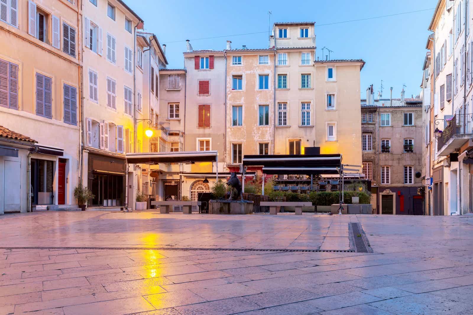 Aix-en-Provence’ta Place Richelme ve yaban domuzu çeşmesi