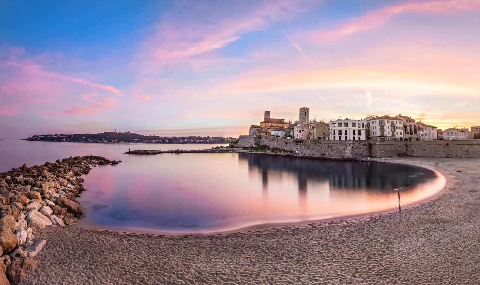Antibes kıyısında gün batımı