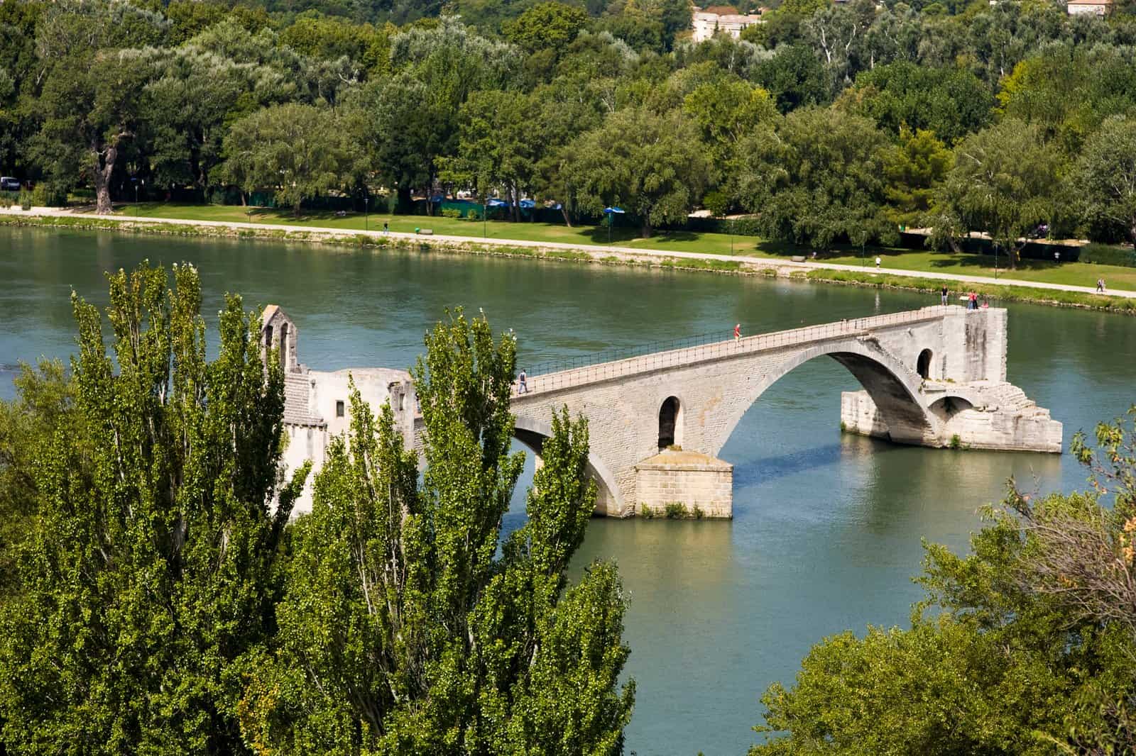 Rhône Nehri ve Avignon Köprüsü