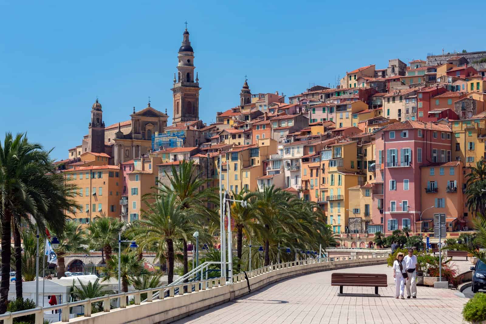Menton eski şehri ve limanı