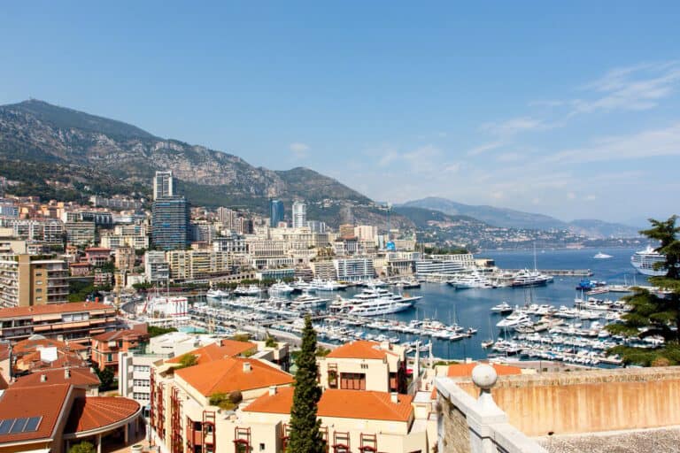Monte Carlo limanında yatlar