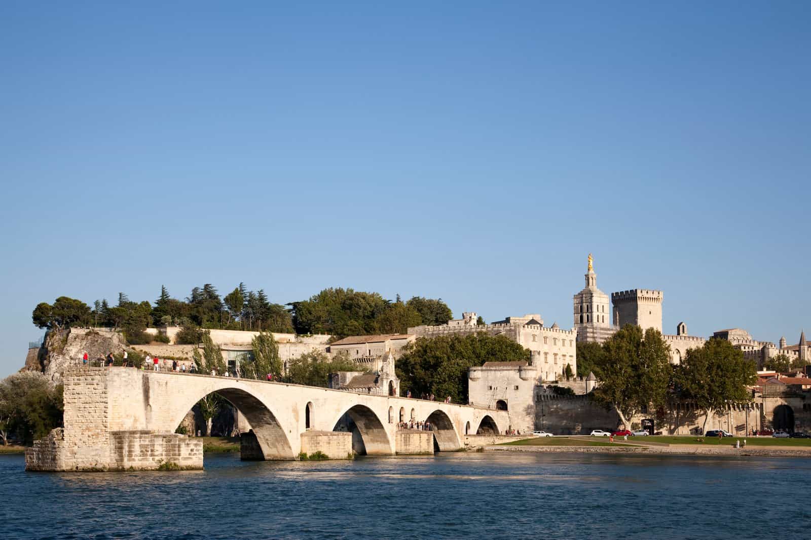 Rhône üzerinde Pont d’Avignon