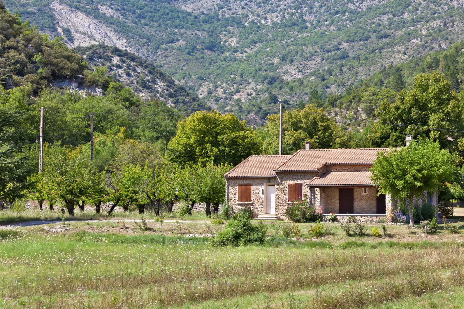 Provence’ta taş bir çiftlik evi