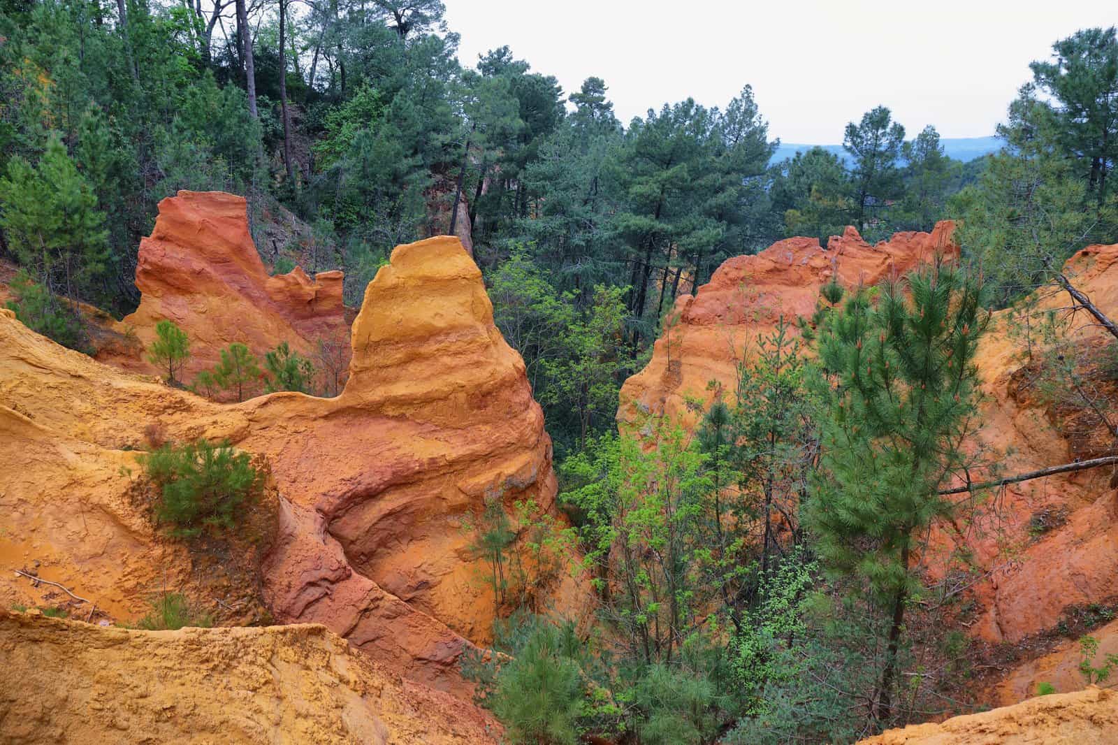 Roussillon’un okr kayalıkları