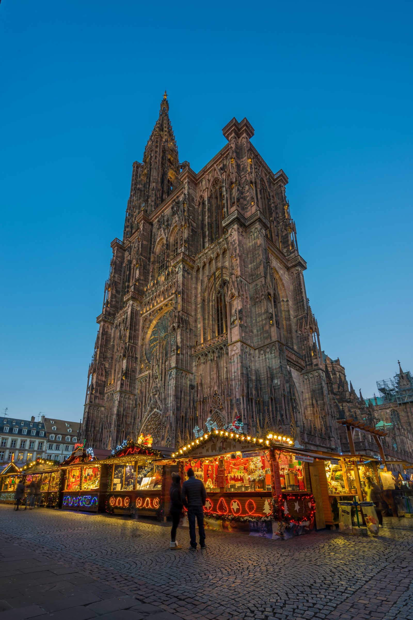 Strazburg Noel pazarı, Notre-Dame Katedrali önünde kurulan ahşap kulübeler